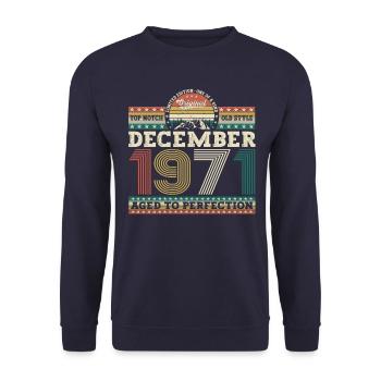 Original December 1971 51st Birthday Gift - Unisex Sweatshirt - navy - Front - Alina (178cm) & Michal (187cm)