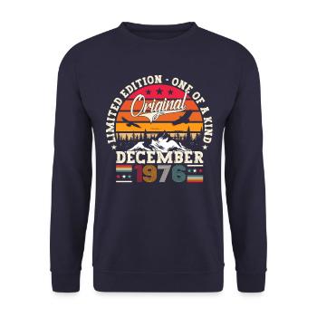 Décembre Né en 1976 Cadeau de 46e anniversaire - Sweat-shirt Unisexe - marine - Devant - Alina (178cm) & Michal (187cm)