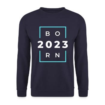 Born 2023 - Geboren im Jahr 2023 Geburts oder - Unisex Pullover - Navy - Vorne - Alina (178cm) & Michal (187cm)