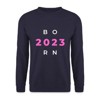 Born 2023 - Geboren im Jahr 2023 Geburts oder - Unisex Pullover - Navy - Vorne - Alina (178cm) & Michal (187cm)