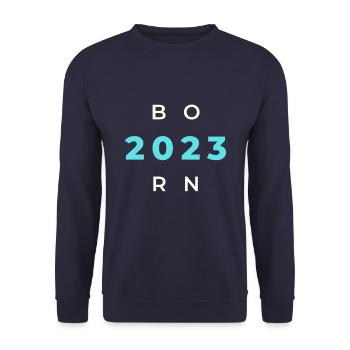 Born 2023 - Geboren im Jahr 2023 Geburts oder - Unisex Pullover - Navy - Vorne - Alina (178cm) & Michal (187cm)