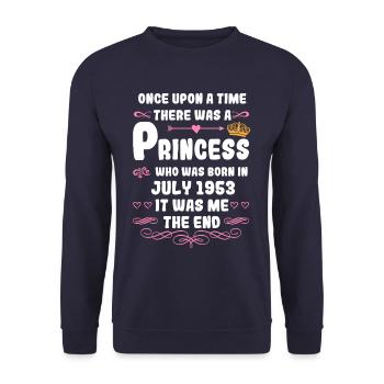 Es war einmal eine Prinzessin. Juli 1953 Geburtsta - Unisex Pullover - Navy - Vorne - Alina (178cm) & Michal (187cm)