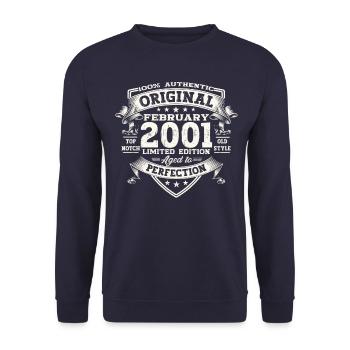 Original February Year 2001 22nd birthday Man - Unisex Sweatshirt - navy - Front - Alina (178cm) & Michal (187cm)