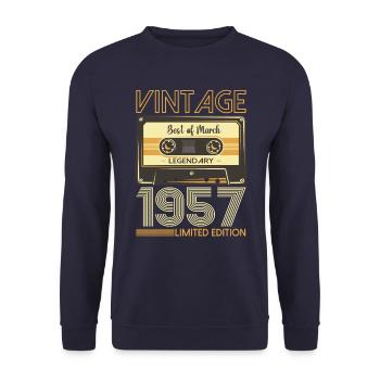 66e anniversaire homme March né 1957 cassette - Sweat-shirt Unisexe - marine - Devant - Alina (178cm) & Michal (187cm)
