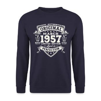 66e anniversaire Mann Original March Né en 1957 - Sweat-shirt Unisexe - marine - Devant - Alina (178cm) & Michal (187cm)