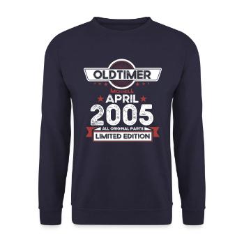 18. Geburtstag Mann Oldtimer April Jahrgang 2005 - Unisex Pullover - Navy - Vorne - Alina (178cm) & Michal (187cm)