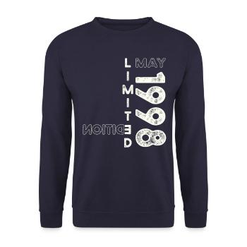 25th Birthday Man Legendary May Vintage 1998 - Unisex Sweatshirt - navy - Front - Alina (178cm) & Michal (187cm)
