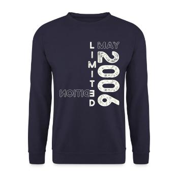17th Birthday Man Legendary May Vintage 2006 - Unisex Sweatshirt - navy - Front - Alina (178cm) & Michal (187cm)
