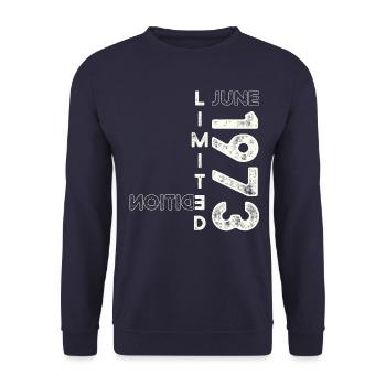 50th Birthday Man Original Juin Millésime 1973 - Sweat-shirt Unisexe - marine - Devant - Alina (178cm) & Michal (187cm)