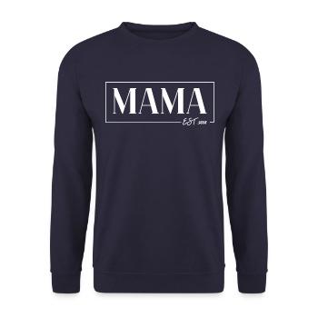 MAMA EST. 2028 - Das Mami Mom Mommy Mama Geburt - Unisex Pullover - Navy - Vorne - Alina (178cm) & Michal (187cm)