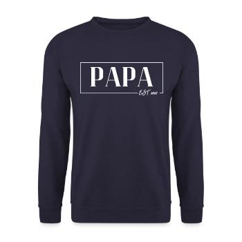 PAPA EST 2027 : Vater 2027 - Das Daddy Vatertag - Unisex Pullover - Navy - Vorne - Alina (178cm) & Michal (187cm)