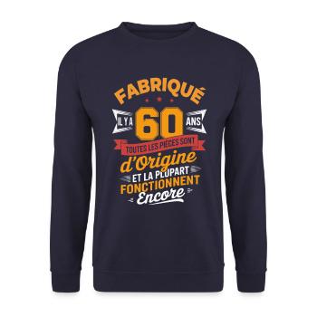 T-shirt 60 Ans Humour – Pièces d’Origine - Sweat-shirt Unisexe - marine - Devant - Alina (178cm) & Michal (187cm)