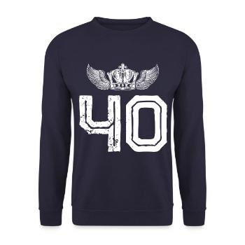 40 Zahl Krone - Unisex Pullover - Navy - Vorne - Alina (178cm) & Michal (187cm)