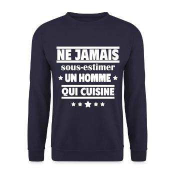 Ne sous-estimez jamais un homme qui cuisine - Sweat-shirt Unisexe - marine - Devant - Alina (178cm) & Michal (187cm)