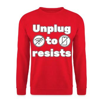 Unplug to Resist – DigitalDetox Statement Design - Unisex Sweatshirt - red - Front - Alina (178cm) & Michal (187cm)