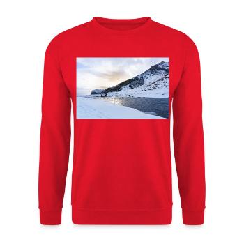 Iceland Winter Landscape - Unisex Pullover - Rot - Vorne - Alina (178cm) & Michal (187cm)
