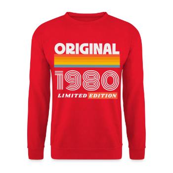 1980 Original Geburtstag Retro Vintage 80er Spruch - Unisex Pullover - Rot - Vorne - Alina (178cm) & Michal (187cm)