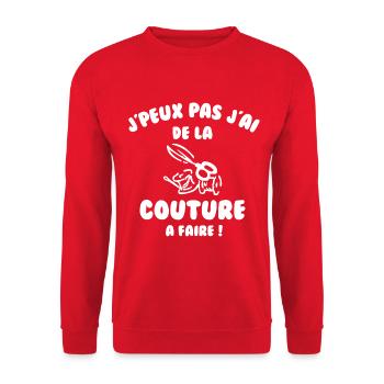 J’peux pas j’ai de la couture à faire - Sweat-shirt Unisexe - rouge - Devant - Alina (178cm) & Michal (187cm)