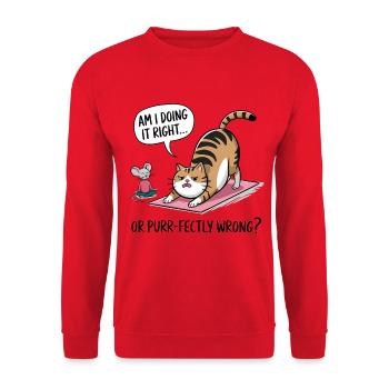 Lustige Katze Yoga Spruch – „Am I Doing It Right?“ - Unisex Pullover - Rot - Vorne - Alina (178cm) & Michal (187cm)
