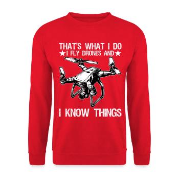 I Fly Drones And I Know Things Funny Drone Pilot  - Unisex Pullover - Rot - Vorne - Alina (178cm) & Michal (187cm)