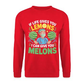 Melonen-Arzt Humorprint - Unisex Pullover - Rot - Vorne - Alina (178cm) & Michal (187cm)