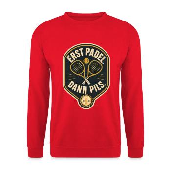 Erst Padel Dann Pils Emblem - Unisex Pullover - Rot - Vorne - Alina (178cm) & Michal (187cm)