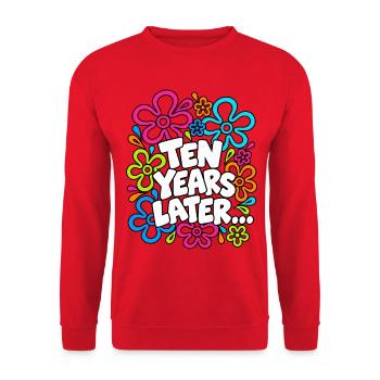 Lustig, zehn Jahre später, sogar zehn Jahre Jubiläum - Unisex Pullover - Rot - Vorne - Alina (178cm) & Michal (187cm)