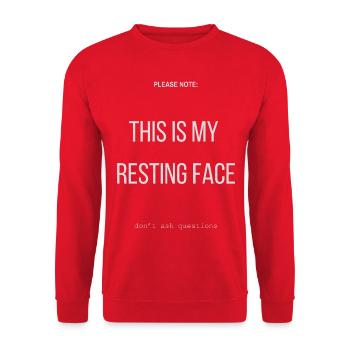 Resting Face Shirt Lustig Sarkasmus Humor   - Unisex Pullover - Rot - Vorne - Alina (178cm) & Michal (187cm)