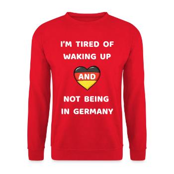 Ich bin es leid, aufzuwachen und nicht in Deutschland zu sein - Unisex Pullover - Rot - Vorne - Alina (178cm) & Michal (187cm)