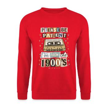 Retro Kassette Nostalgia - Unisex Pullover - Rot - Vorne - Alina (178cm) & Michal (187cm)
