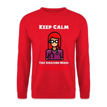 Keep Calm — This Amazing Nurse Has Seen Worse - Unisex Pullover - Rot - Vorne - Alina (178cm) & Michal (187cm)
