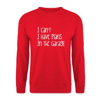I Can't I Have Plans In The Garage - Unisex Pullover - Rot - Vorne - Alina (178cm) & Michal (187cm)