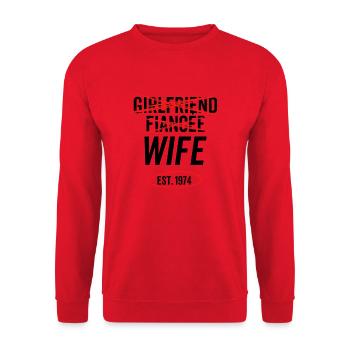Girlfriend Fiancée Wife Est 1974 - Unisex Sweatshirt - red - Front - Alina (178cm) & Michal (187cm)