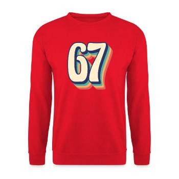 Vintage Retro T-Shirt Nummer 67 Sixty Seven - Unisex Pullover - Rot - Vorne - Alina (178cm) & Michal (187cm)