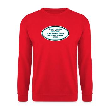 Es ist mir egal, was die Leute von mir denken - Unisex Pullover - Rot - Vorne - Alina (178cm) & Michal (187cm)