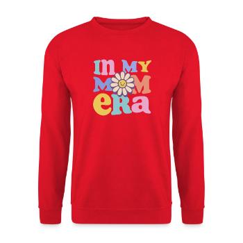 In My Mom Era – Retro Pastell mit Blume - Unisex Pullover - Rot - Vorne - Alina (178cm) & Michal (187cm)