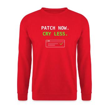 Patch Now Cry Less IT Security Update Humor Shirt! - Unisex Pullover - Rot - Vorne - Alina (178cm) & Michal (187cm)