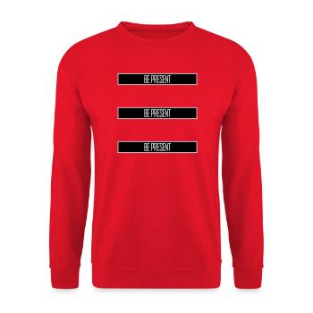 Be Present Sei Im Moment Hier Und Jetzt Zitat Text - Unisex Pullover - Rot - Vorne - Alina (178cm) & Michal (187cm)