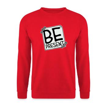 Be Present Sei Im Moment Hier Und Jetzt Zitat Text - Unisex Pullover - Rot - Vorne - Alina (178cm) & Michal (187cm)
