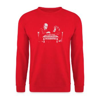 Dr. Freud spielt Schach mit dem Affen - Unisex Pullover - Rot - Vorne - Alina (178cm) & Michal (187cm)