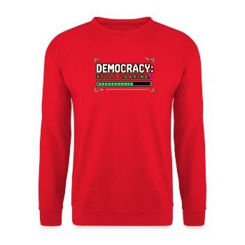 Demokratie im Prozess - Democracy still loading - Unisex Pullover - Rot - Vorne - Alina (178cm) & Michal (187cm)