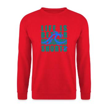 Life Is Better in Board Shorts – Surf Welle - Unisex Pullover - Rot - Vorne - Alina (178cm) & Michal (187cm)