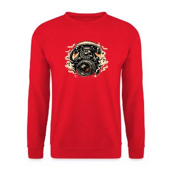 Flammenkamera Retro-Ästhetik - Unisex Pullover - Rot - Vorne - Alina (178cm) & Michal (187cm)