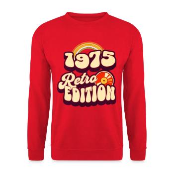 1975 Retro Edition Geburtstag Vintage 70er Spruch - Unisex Pullover - Rot - Vorne - Alina (178cm) & Michal (187cm)