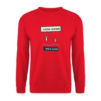 Pilzsuche – schau nach unten, geh langsam - Unisex Pullover - Rot - Vorne - Alina (178cm) & Michal (187cm)