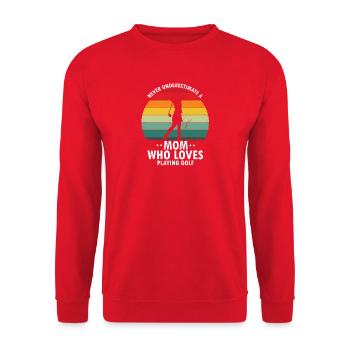 Never Underestimate A Mom Who Loves Golfing - Unisex Pullover - Rot - Vorne - Alina (178cm) & Michal (187cm)