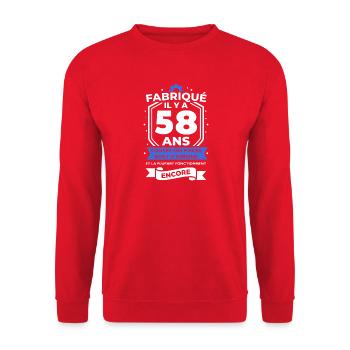 Fabriqué il y a 58 ans - Sweat-shirt Unisexe - rouge - Devant - Alina (178cm) & Michal (187cm)