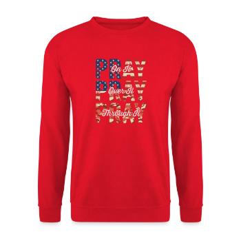 Pray On It Over It Through It – Flag Pattern - Unisex Pullover - Rot - Vorne - Alina (178cm) & Michal (187cm)