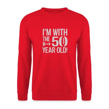  Im With The 50 Year Old Fünfzigster Geburtstag - Unisex Pullover - Rot - Vorne - Alina (178cm) & Michal (187cm)