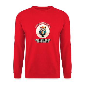 I’m Not Overthinking – Eule - Unisex Pullover - Rot - Vorne - Alina (178cm) & Michal (187cm)